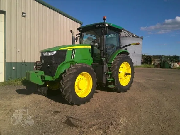 JOHN DEERE 7210R — foto 1 de 6