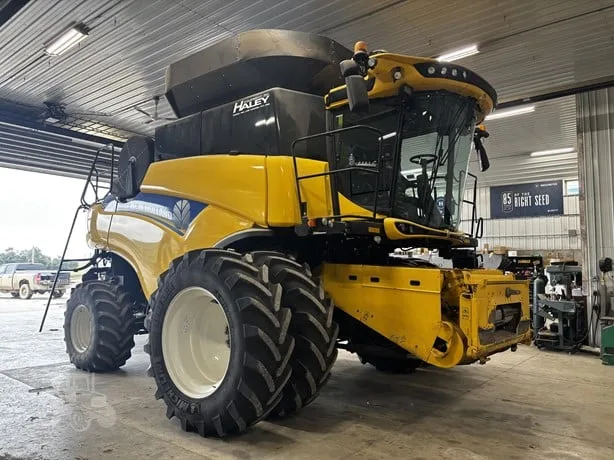 NEW HOLLAND CR7.90 — foto 1 de 5