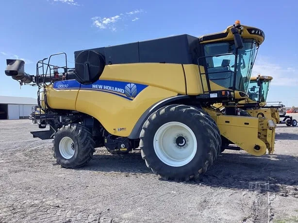 NEW HOLLAND CR9.90 — foto 1 de 9