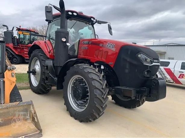 CASE IH MAGNUM 220 — foto 1 de 18