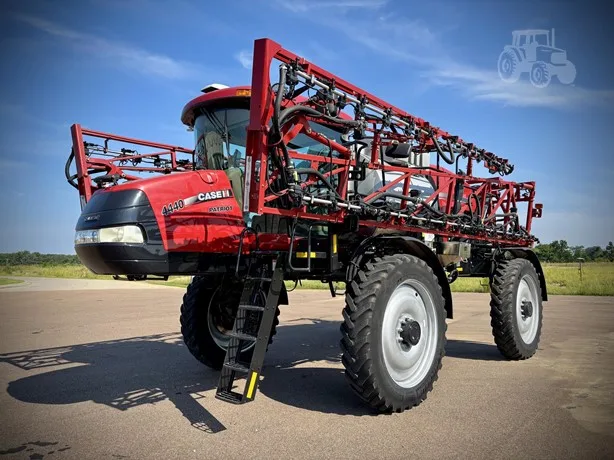 CASE IH PATRIOT 4440 — foto 1 de 44