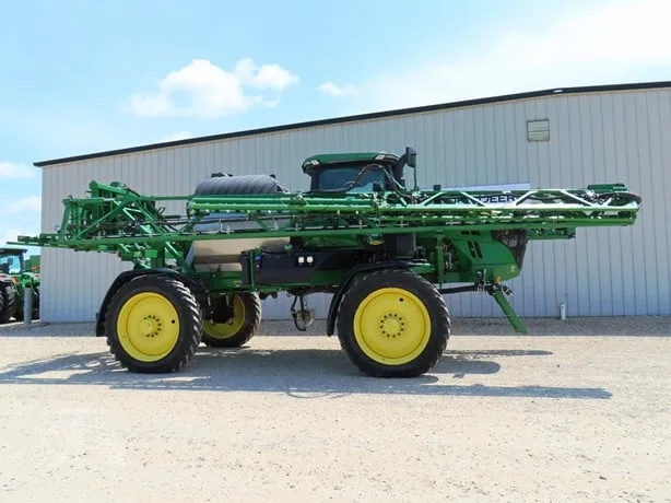 JOHN DEERE 412R — foto 1 de 39