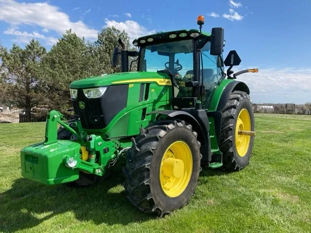 JOHN DEERE 6R 215 — foto 1 de 9