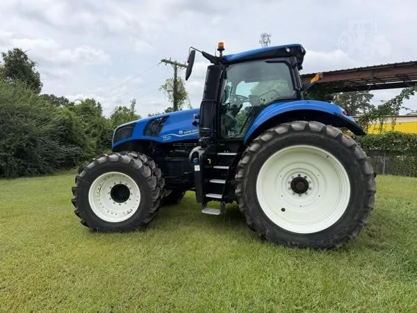 NEW HOLLAND T8.320 — foto 1 de 10