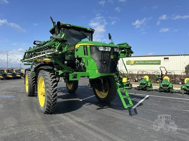 JOHN DEERE 410R — foto 1 de 11