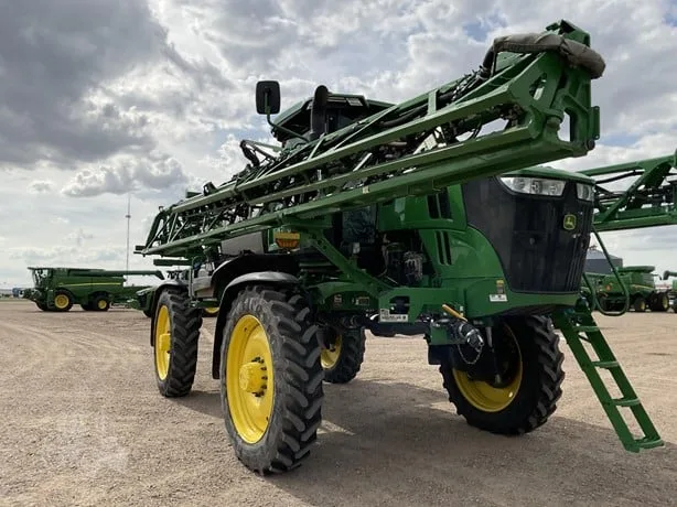 JOHN DEERE 412R — foto 1 de 35