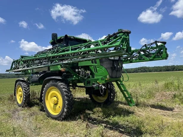 JOHN DEERE 412R — foto 1 de 24