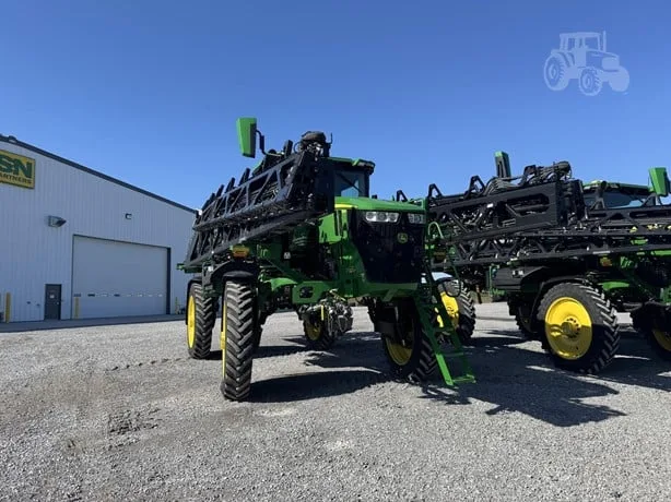 JOHN DEERE 412R — foto 1 de 20