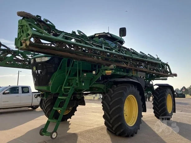 JOHN DEERE 412R — foto 1 de 21
