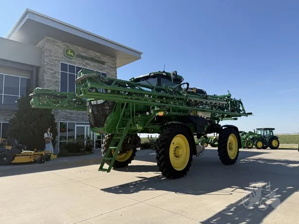 JOHN DEERE 412R — foto 1 de 12
